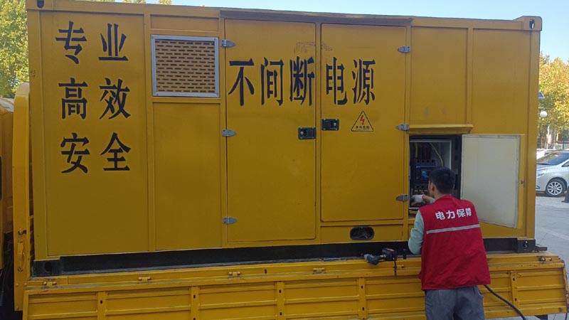 宏伟柴油发电机组和UPS电源配合使用时，如何避免切换过程中的电力中断？