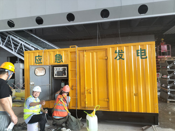 宏伟怎样判断空气滤清器是否需要更换？